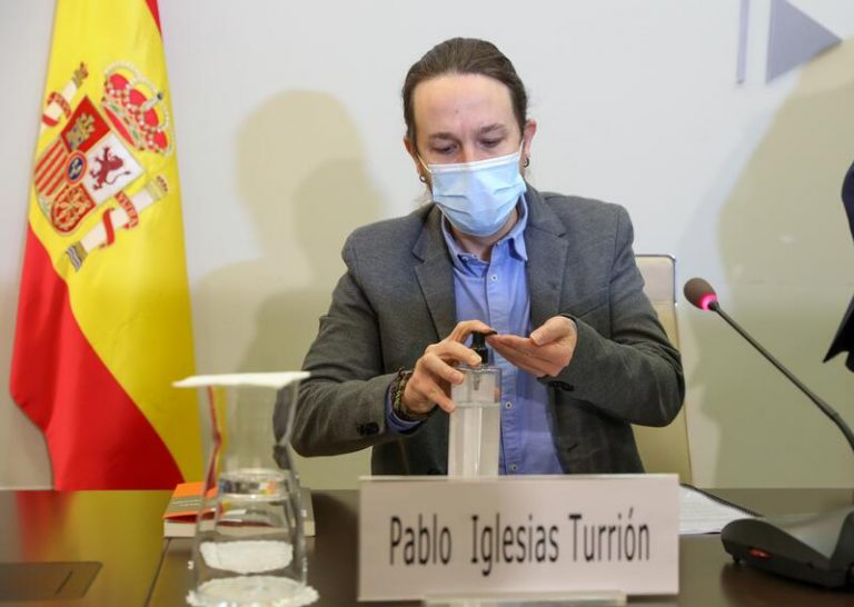Iglesias dice que nacionalizaría farmacéuticas si eso garantizase «el derecho a la salud»
