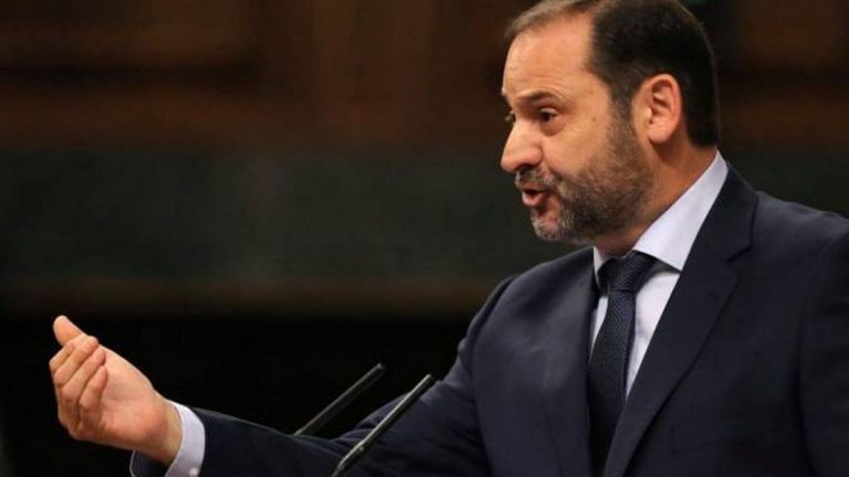 Ábalos lamenta los «bulos» del PP sobre Barajas