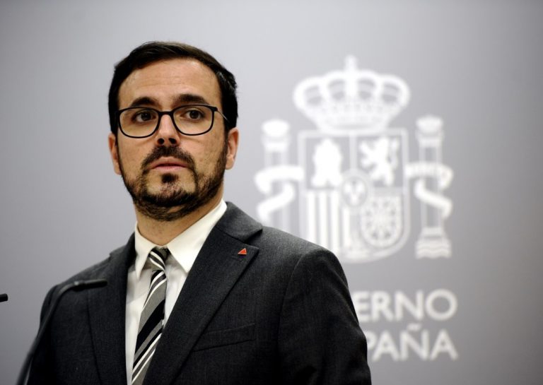 Garzón cree que el Gobierno está «haciendo las reformas adecuadas» para abaratar la luz