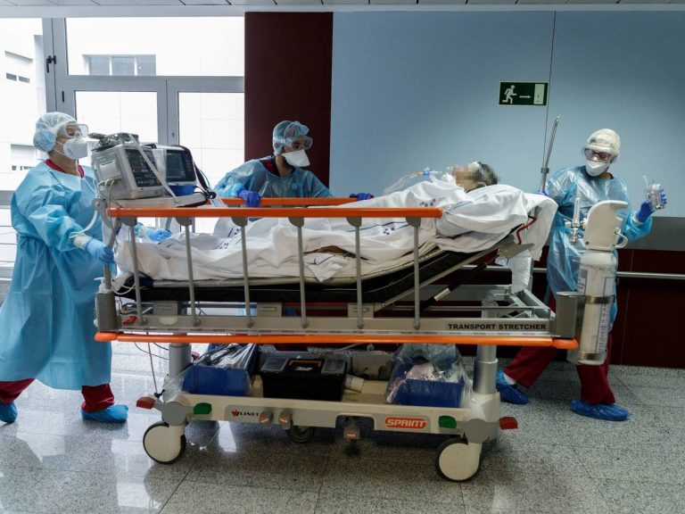 Andalucía suma 82 muertos y 4.751 casos, y reduce su tasa hasta 909,9