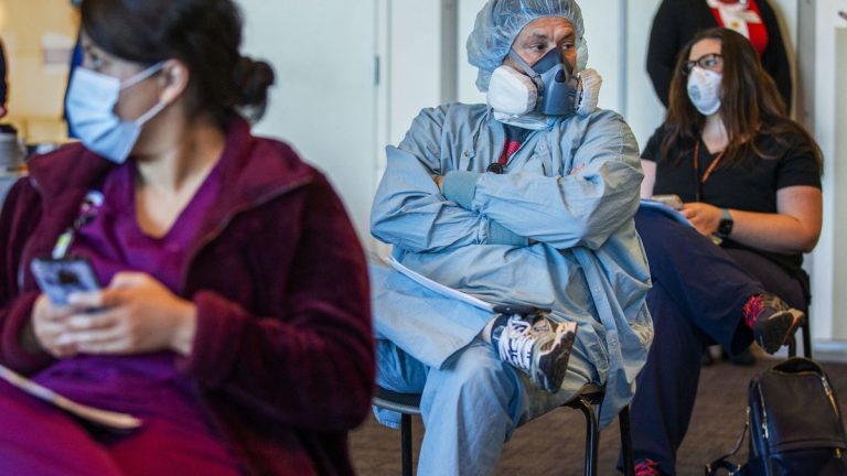 Andalucía suma 1.100 casos, la mitad que el domingo pasado y ocho muertos