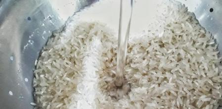 La cantidad de agua o caldo