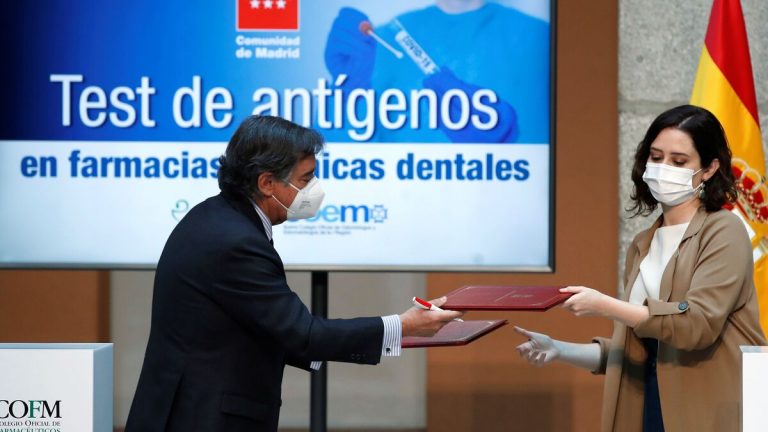 Ayuso carga contra el «lamentable» papel de Sánchez en la pandemia