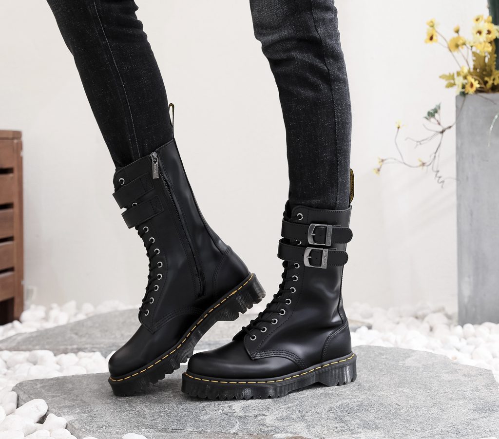 Botas Martin Con Cierre De Hebilla