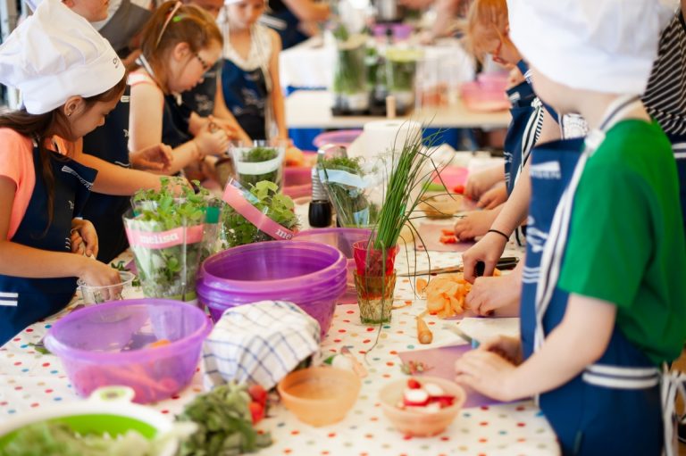 4 beneficios que la cocina aporta a los más pequeños de la casa