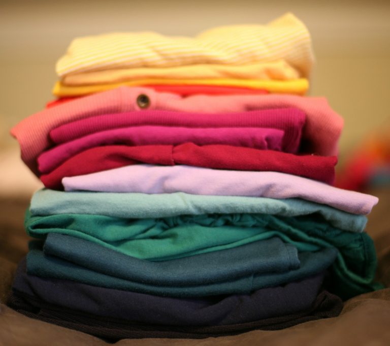 Cómo doblar la ropa fácil y rápido