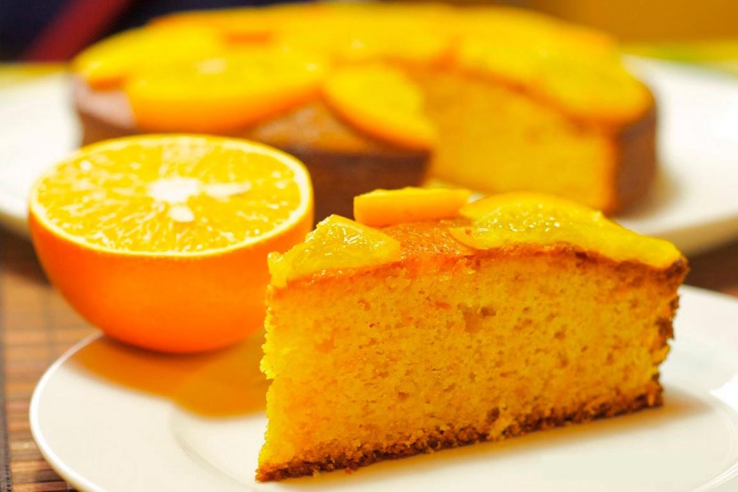 Bizcocho de naranja: la merienda con más vitamina C ideal para los golosos de la casa