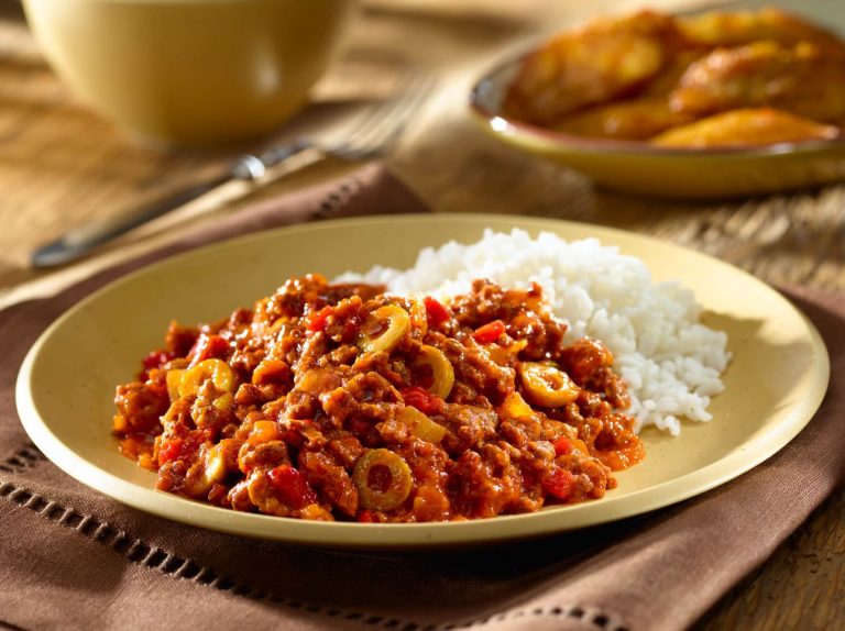 Cómo hacer un impresionante arroz a la cubana con pasas