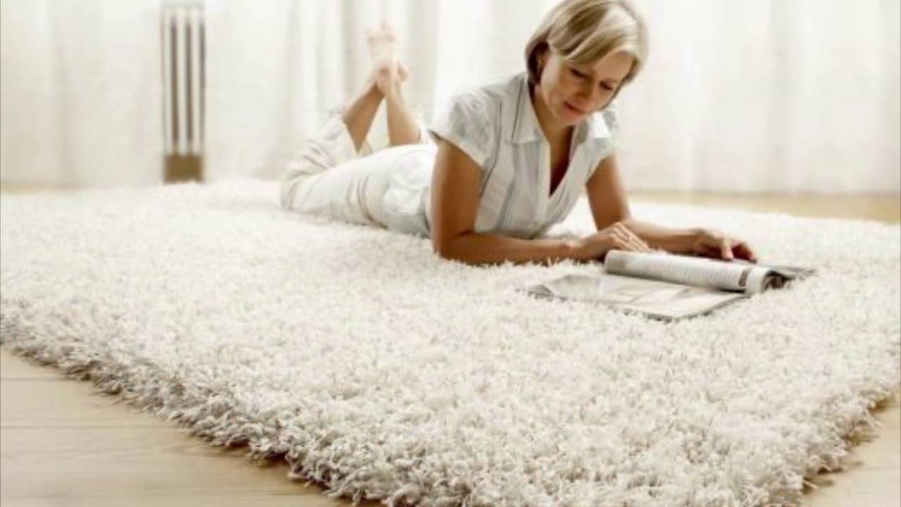 Cómo limpiar una alfombra de pelo largo