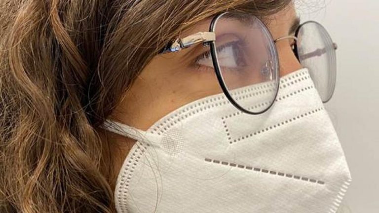 Cómo debes ponerte una mascarilla FFP2 para que proteja mejor según un experto de Harvard