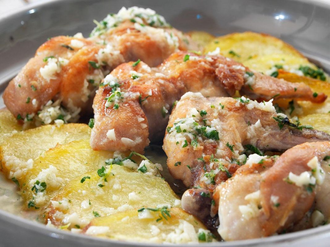 Conejo al ajillo: cómo hacer un plato ligero de proteínas ideal para tu dieta