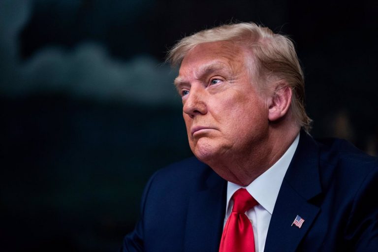 Facebook bloquea la cuenta de Trump «indefinidamente» por instar a la «insurrección»