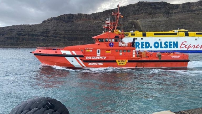 Concluye el desembarco de los 59 pasajeros del ferry encallado en Agaete