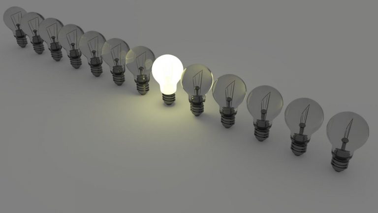 El precio de la luz da un respiro con el fin de la ola de frío y bajará un 6,8%