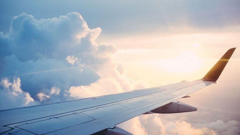 El tráfico aéreo se desplomó más de un 60% en 2020 por los efectos de la Covid-19