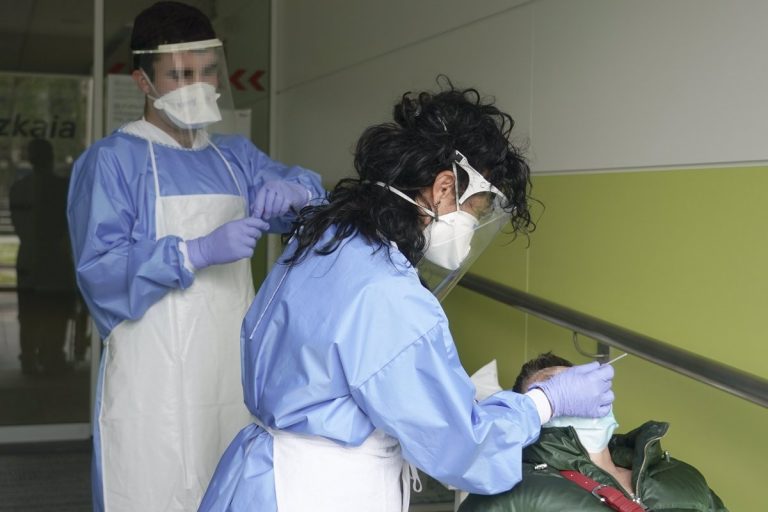La tasa de positividad crece hasta el 7,1% en Euskadi