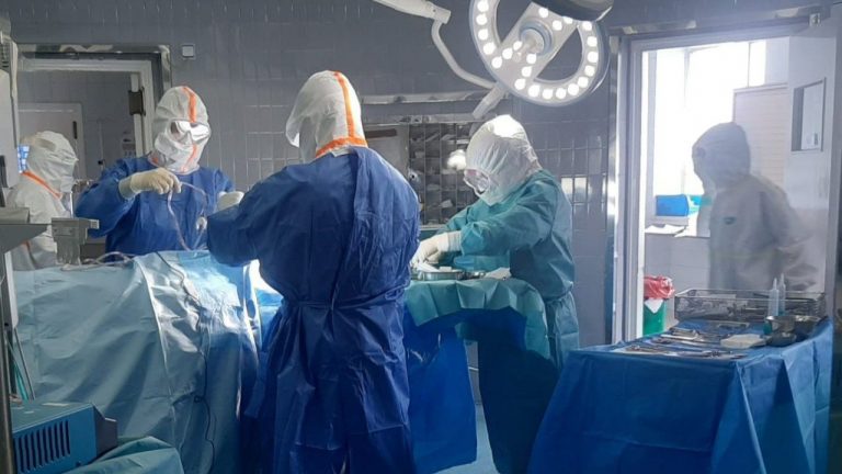 Los hospitales gallegos suman otros 50 ingresos con Covid-19