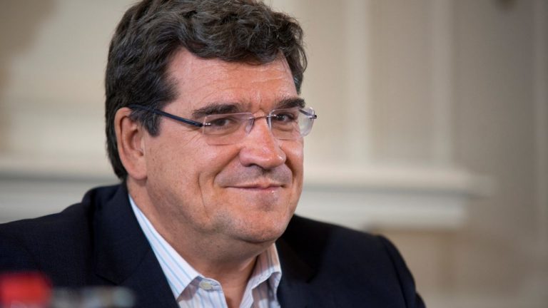 Escrivá: «Lo más eficaz para hacer sostenible el sistema de pensiones es que las personas trabajen más años»