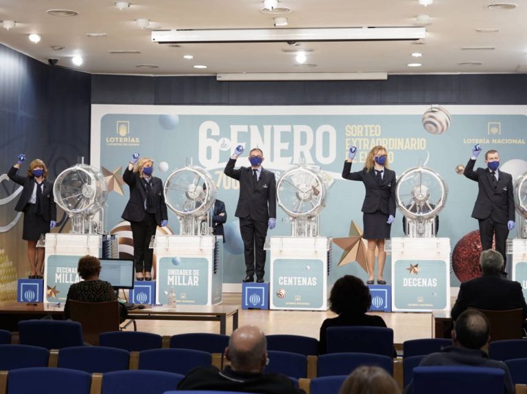 La Administración ‘El Salvador’ de La Roda, «muy contenta» por repartir parte del tercer premio de ‘El Niño’
