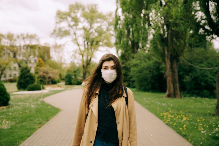 La mascarilla pañuelo: ¿protege igual que las higiénicas?