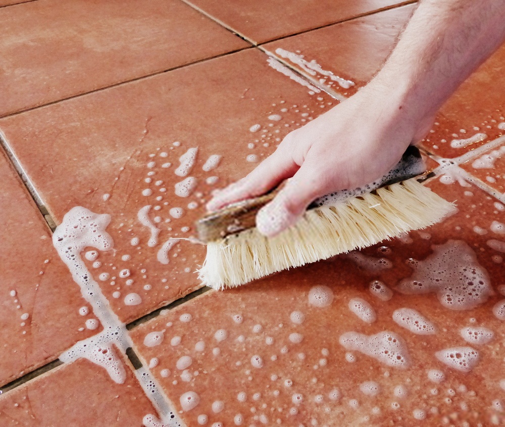 Cómo limpiar las juntas del suelo para que queden como nuevas