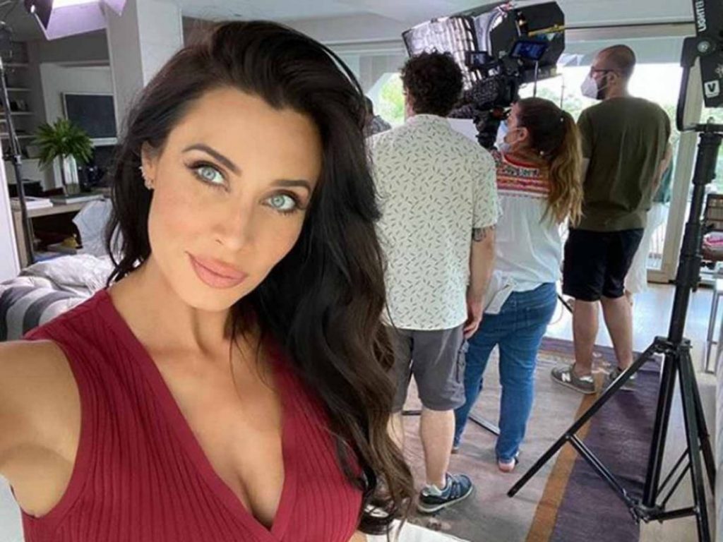 Los Encantos De Pilar Rubio