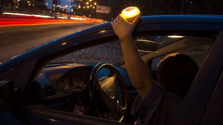 Luces de emergencia: estas son las que recomienda la DGT