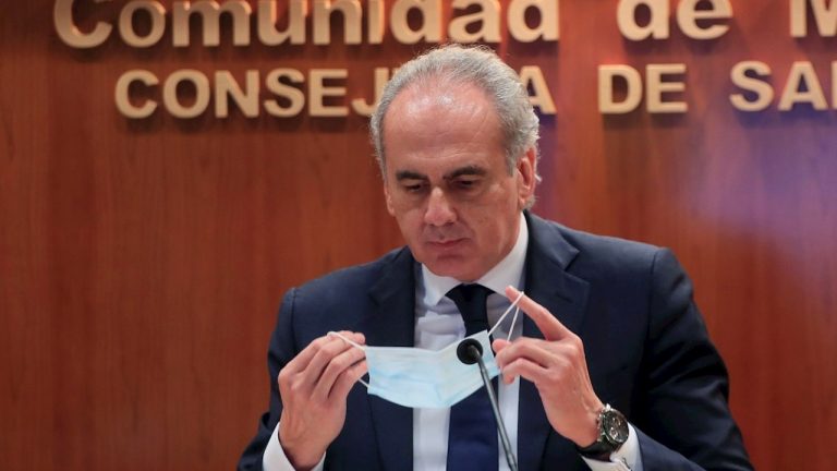 Madrid se queda sin dosis para vacunar a más profesionales sanitarios