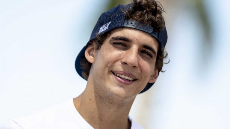 Las veces que Miguel Herrán ha ‘desnudado’ sus penas a través de Instagram