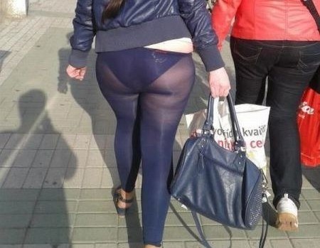 Mujeres A Las Que Deberían Prohibir Usar Leggings 3