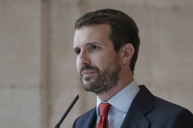 Casado dice, tras mantener el TSJC el 14F, que «no se puede jugar» con la fecha