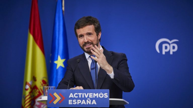 Casado equipara el «populismo» de Vox y Podemos
