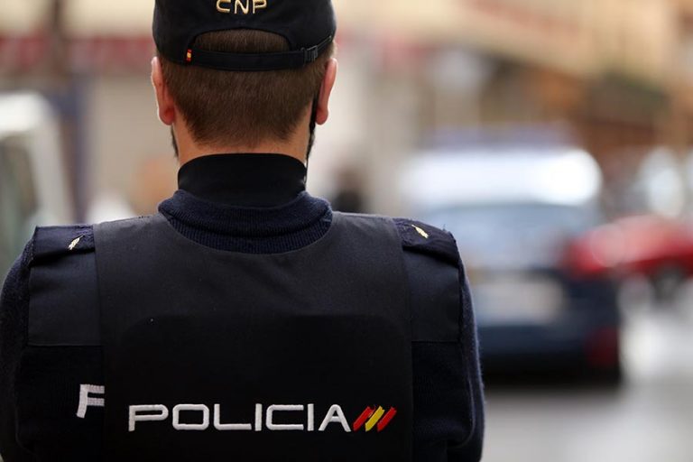 Detenidos cuatro hombres tras lanzar a otro por la ventana de un segundo piso en Russafa