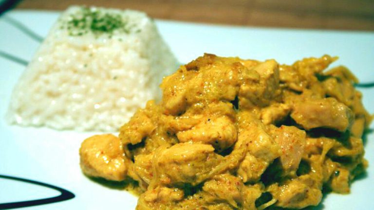 Pollo al curry: el plato socorrido que puedes preparar en 10 minutos