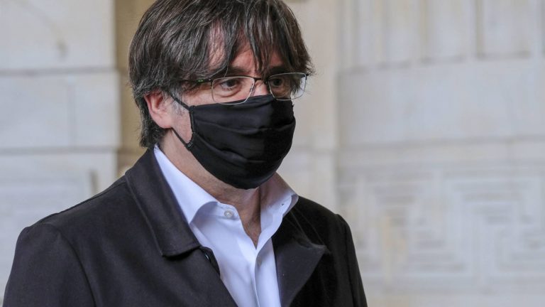El Gobierno corrige a Iglesias y asegura que el caso de Puigdemont «no es equiparable» a los exiliados por el franquismo