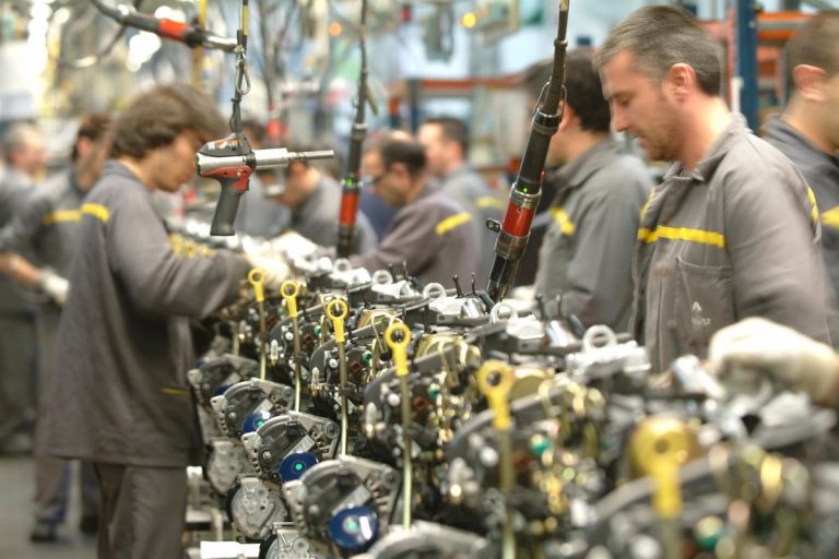 Sindicatos de Renault retoman negociación del convenio