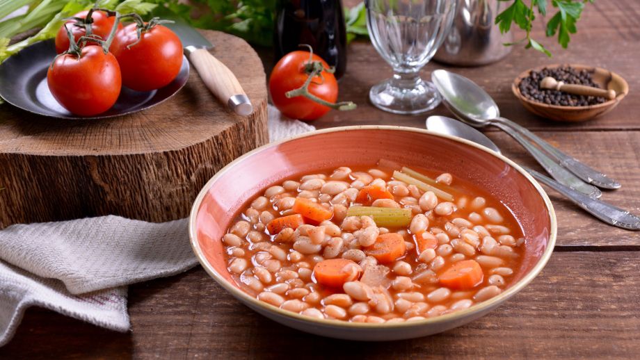 Sopa De Alubias Griega: El Plato De Cuchara Que Te Hará Entrar En Calor