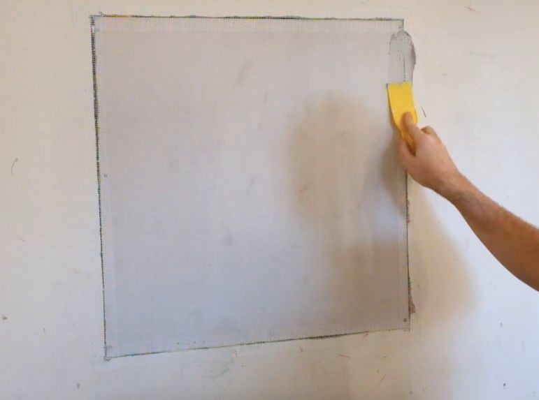 Cómo TAPAR HUECOS y PERFORACIONES en la pared - Cómo aplicar mastique o  yeso correctamente 