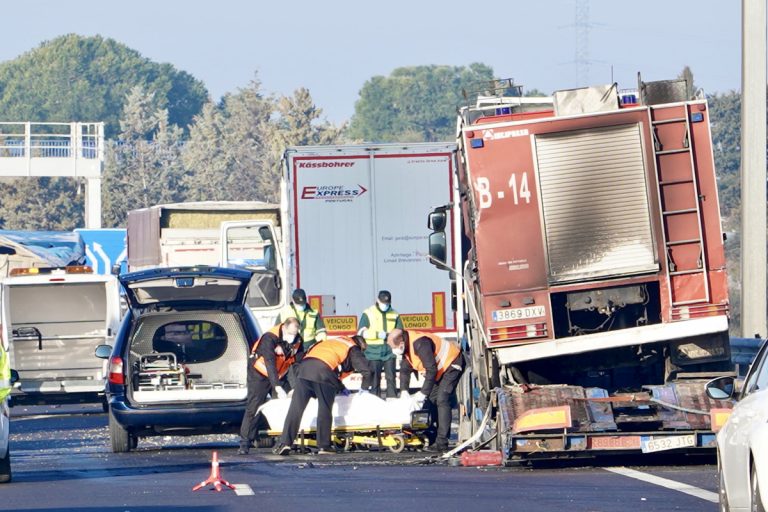 Tres fallecidos atropellados por un camión en la A-62 en Tordesillas