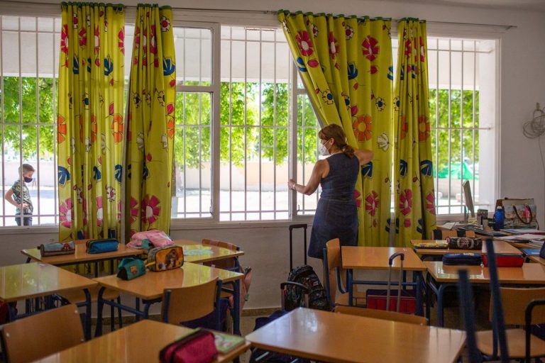 Ingenieros industriales insisten en la necesidad de ventilar las aulas para evitar contagios