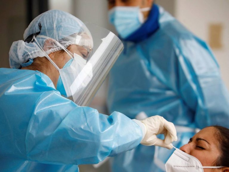 Andalucía suma 6.664 casos, la segunda cifra más alta de la pandemia