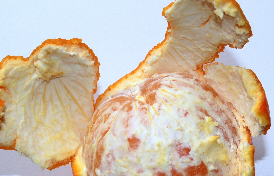 10 usos que les puedes dar a la cáscara de naranja