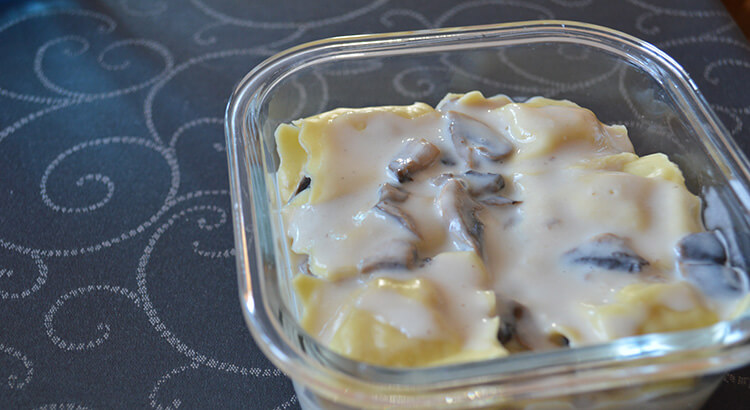 Preparación De  Champiñones Con Bechamel Gratinados