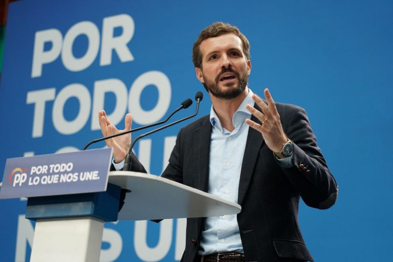Casado vuelve a Cataluña pese al aplazamiento de las elecciones