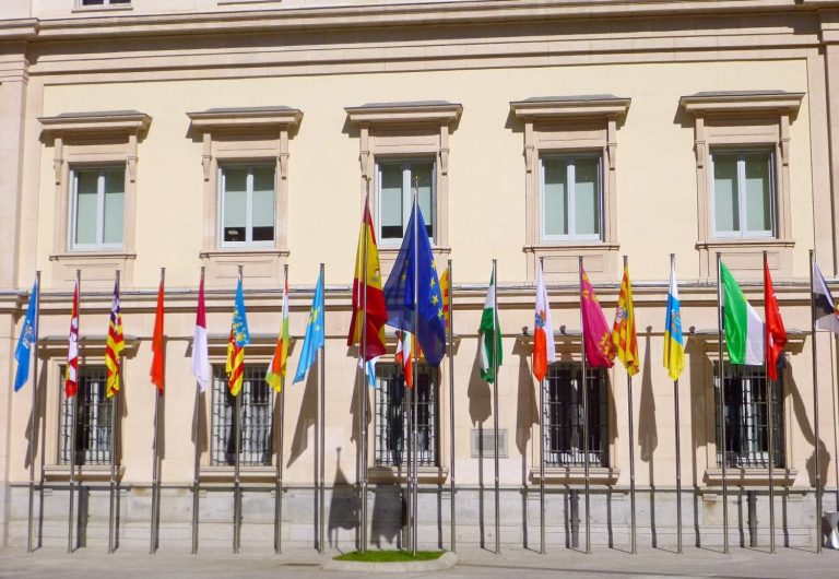 Las CCAA «incumplen» una recomendación del TC para resolver las solicitudes de Dependencia