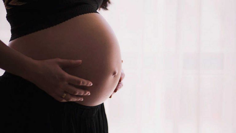 La pandemia «retrasa» la decisión de tener hijos en España