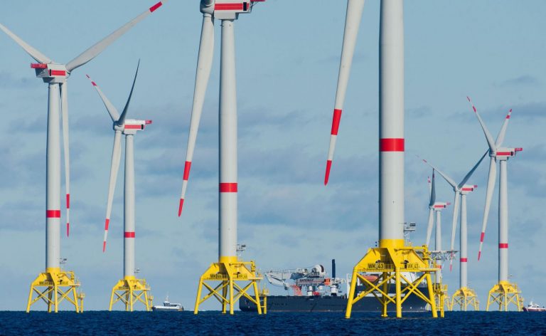 Iberdrola y Total se alían para entrar en el mercado eólico marino danés