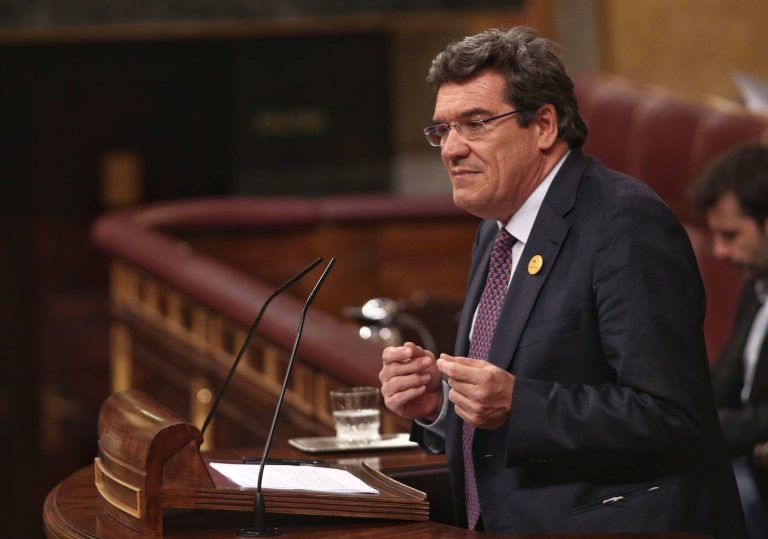 Escrivá aboga por convertir los ERTEs en un elemento estructural del mercado laboral