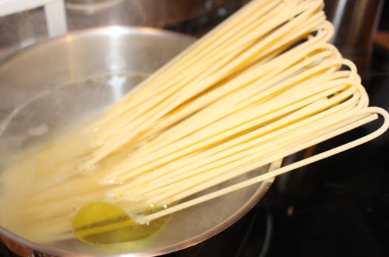 Preparación de los espaguetis