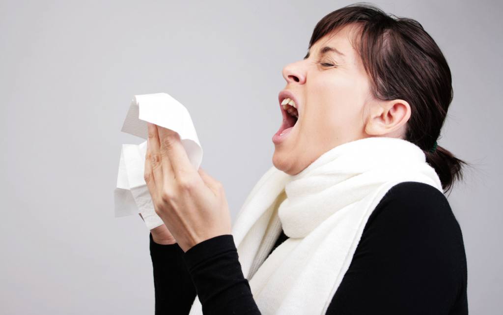 ¿Hay Personas Que No Cierran Los Ojos Estornudar?